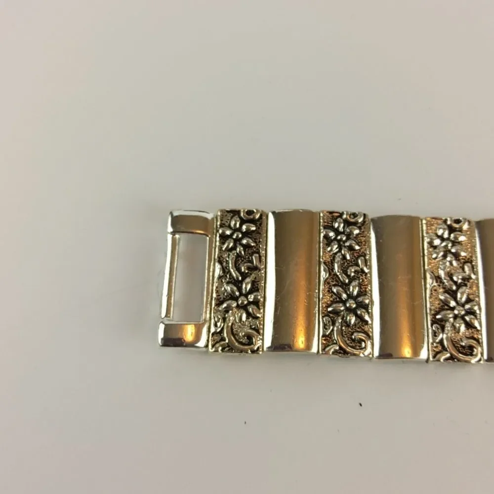 Fashion silvertone bracelet with Floral Accent